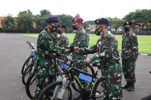 Kodiklatal Berikan Kejutan Tahun Baru 2021 Bagi Empat Bingsis Teladan