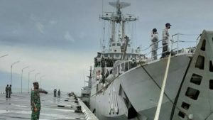 Prajurit Lantamal XIII Sambut Kedatangan KRI Teluk Lampung-540 di Dermaga Lantamal XIII