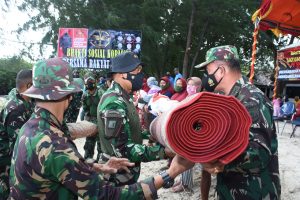 Danjen Kopassus Tanam 500 Mangrove dan Bagikan Sembako di Pulau Karya