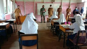 Cek Penerapan Prokes Sekolah, Babinsa Bersama Tim Gugus Tugas Covid Sambangi SMP Negeri 7 Kualajambi
