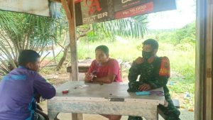 Babinsa Ini Ingatkan Warganya “Maskerku Melindungimu dan Maskermu Melindungiku”