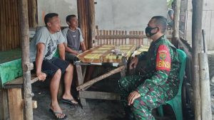 Babinsa Koramil Tabir Terus Edukasikan Wajib Pakai Masker