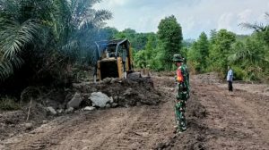 Pekan depan Satgas akan melanjutkan Pembukaan jalan yang masih kurang 1.8 Kilometer menuju Desa Sungaigelam