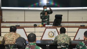 Danseskoad Berikan Jam Komandan kepada Pasis Dikreg LX Seskoad