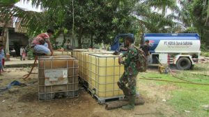 Dukung Operasional Alat Berat, Satgas TMMD Kodim Batanghari Datangkan BBM Dengan Mobil Tangki