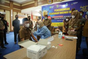 Pemkot Sungaipenuh Canangkan Vaksinasi Covid-19, Pj Sekda jadi Orang Pertama di Vaksin