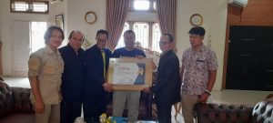 Predikat sebagai Kepala Daerah Inspiratif, Romi Terima Anugerah PWI Jambi Award