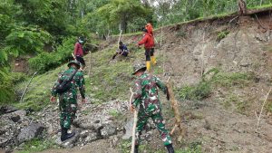 Satgas Yonif RK 744 Lakukan Penghijauan di Perbatasan RI-RDTL