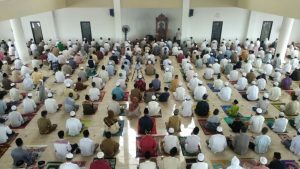 Diresmikan Bupati Safrial, Masjid Syaikh Utsman Tungkal Gelar Salat Jumat Perdana