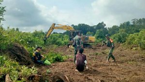 Warga Dilokasi TMMD Minta Pohon Sawit Yang Masih Kecil Dipindahkan Sebelum Jalan Dibuka