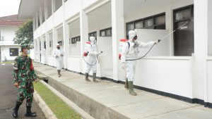 Seskoad Semprotkan Disinfektan Jelang In Campus Pasis Dikreg LX TA. 2021