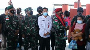 Satgas Yonarhanud 16 Kawal Penjemputan 8 WNI Yang Ditangkap PGA