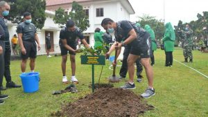 Ciptakan Lingkungan Asri, Seskoad Tanam Pohon Bersama