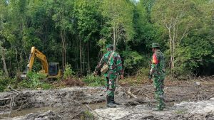 Buka Jalan TMMD Di Sungaiterap Terobos Lahan Sampai Seberang Sungai