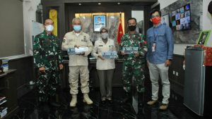 Pemenang Grandprize HUT Penerangan TNI AD Terima Hadiah Motor dari PT. Pins