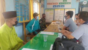 Perangkat Desa Sungaiterap Senang Dipasangnya Reviter dari Provider Telkomsel Selama Program TMMD Berlangsung