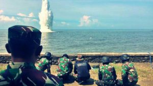 Prajurit Satuan Kapal Ranjau Koarmada II Latihan Demolisi Bawah Air