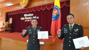 Dua Perwira Armed Lulus Dari Pendidikan Di AD Thailand Dengan Predikat Memuaskan