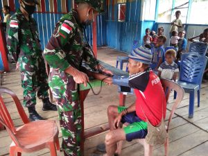 Satgas Yonif 312 Gelar Baksos Kesehatan Di Perbatasan