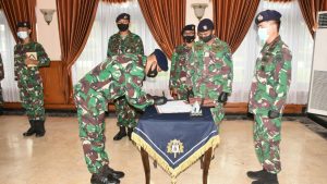 Direktur Pendidikan AAL Kukuhkan Komandan Kapal Angkatan Laut Kadet-07