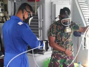 Jaga Kesehatan Prajurit, Koarmada III Fumigasi Kapal Perang Secara Berkala