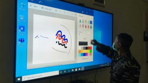 Pusdiklek Kodiklatal Miliki Papan Tulis Pintar Smart Board