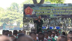 Jelang Berangkat Tugas Pamtas RI-RDTL, Prajurit Yonif 742/SWY Terima Pembekalan Hukum