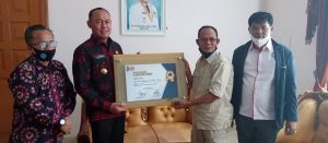 Terima PWI Jambi Award 2021, Sukandar: Saya Bangga dan Terharu