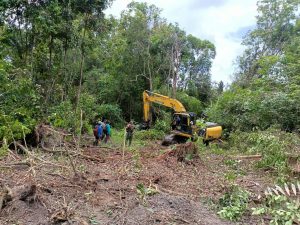 Penerobosan Lahan Pra TMMD ke 110 Di Sungaiterap Selesai, Tinggal Meratakan Jalan.