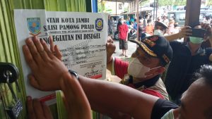 Satpol PP Kota Jambi Segel Arena Ketangkasan Diduga Perjudian di Kawasan Broni