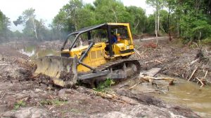 Akhirnya Bulldozer bisa Menyeberangi Kanal