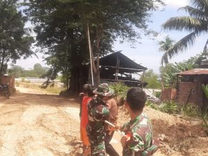 Cara Satgas TMMD Tumbangkan Pohon