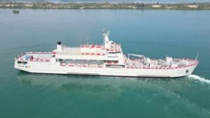 TNI AL Miliki KRI Teluk Weda-526 Mampu Angkut 15 Tank