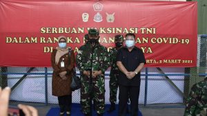 Ribuan Prajurit TNI Di Solo Serbu Vaksinasi Covid-19