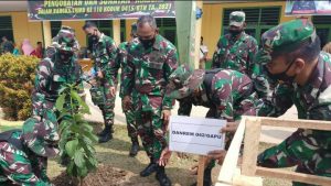 Danrem 042/Gapu Tanam Pohon Buah dilokasi TMMD