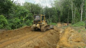 Pembangunan Jalan Penghubung Di Desa Mekarjaya Sudah Mulai Diratakan Oleh Alat Berat 