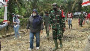 Tinjau Hasil Kerja Satgas TMMD, Bupati Masnah Takjub