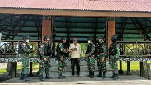 Personel Satgas Yonif 131/Brs Jalin Silaturahmi Dengan Tokoh Adat Papua