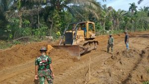 Jalan Desa Mekarjaya menuju Talangbelido mulai diratakan Bulldozer