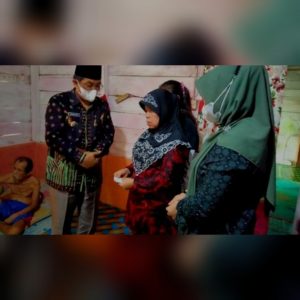 Bupati UAS Didampingi Anggota Komisi III DPRD H Assek Sambangi Penyandang Disabilitas di Desa Teluk Pengka