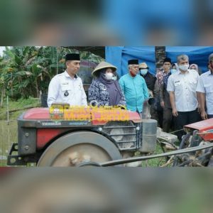 Bupati Muarojambi Hadiri ‘Sedekah Payo, Turun ke Umo’ Gabungan Kelompok Tani Senaung