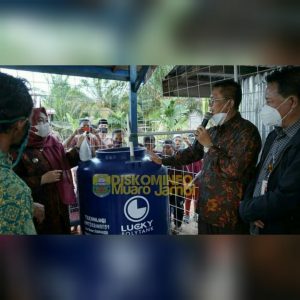 Bupati Muarojambi Resmikan Penggunaan Teknologi Pengolahan Air Gambut di Desa Gambut Jaya