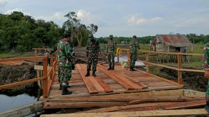 Pembangunan Dua Unit Jembatan TMMD Di Desa Sungaiterap Sudah Mecapai 75 Persen