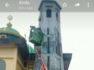 Menara Masjid Baitul Muttaqin Sungaiterap mulai di Cat Satgas TMMD