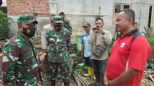 Tinjau Pelaksanaan TMMD, Brigjen TNI Puji Cahyono sapa warga yang Mendapat bedah rumah