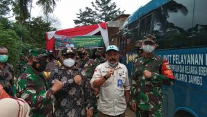 Dansatgas TMMD Dampingi Tim Wasev Kodam Tinjau Pembangunan Jalan Desa Mekarjaya 