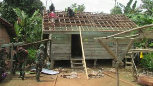 Satgas TMMD 110 Kodim Batanghari Mulai Garap Rumah Tidak Layak Huni