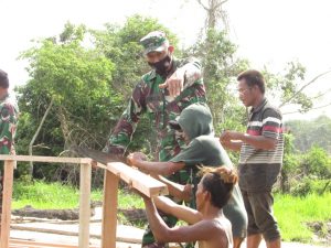 Tinjau Lokasi TMMD, Pasi Bakti Korem Bantu Warga Bangun Jembatan