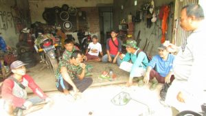 Jalin Komunikasi, Satgas TMMD Ajak Warga Tetap Semangat Buka Jalan Baru