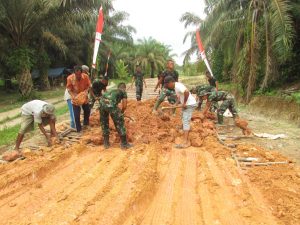 Tingkatkan Kepedulian Sosial Antar Sesama Masyarakat Melalui Program TMMD Kodim 0415/Batanghari